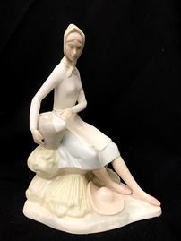 Lladro-inspired Figurine of Young Farm Girl 202//269